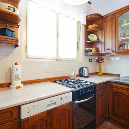 Ljiljana 2348 *
