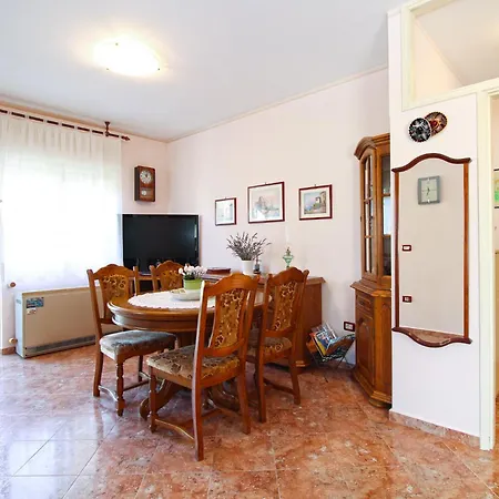 Ljiljana 2348 * Pula