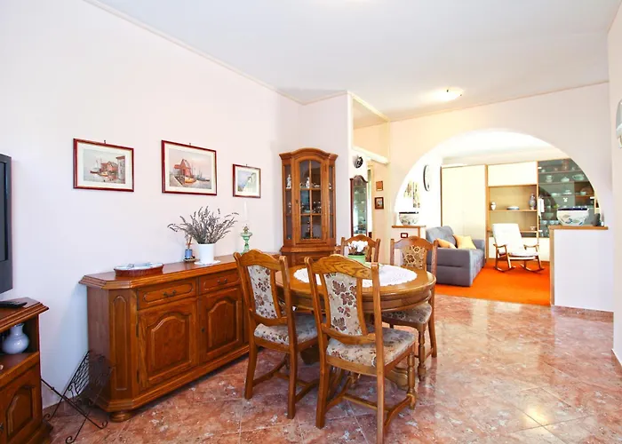 Ljiljana 2348 * פולה