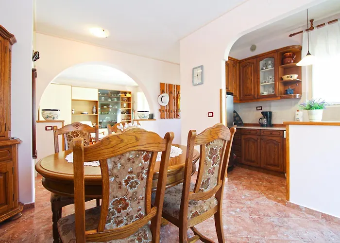 Ljiljana 2348 דירה פולה