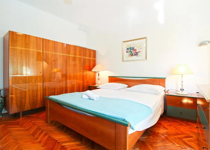 Ljiljana 2348 דירה *