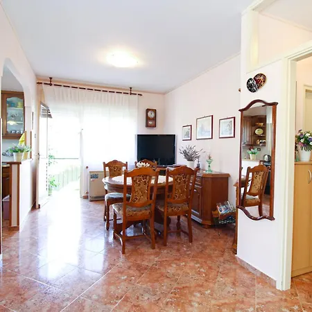 Ljiljana 2348 * Pula