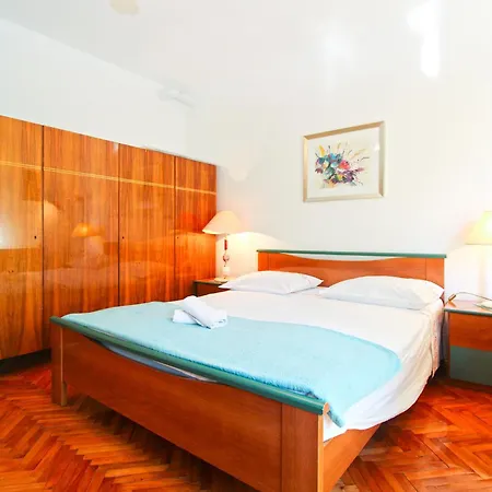 Ljiljana 2348 Apartamento *