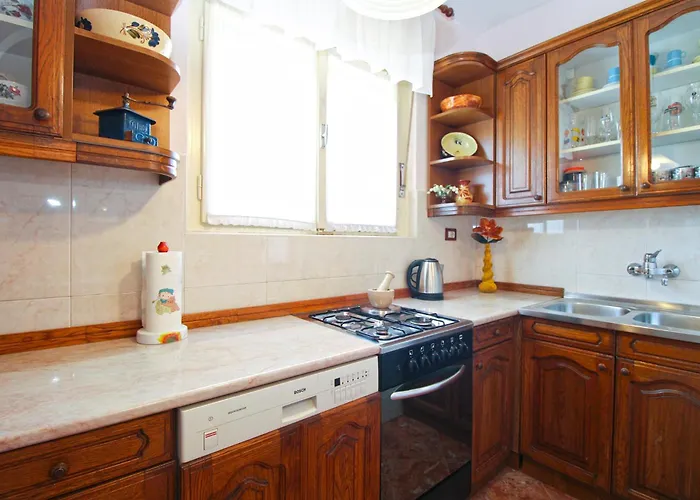 Ljiljana 2348 *